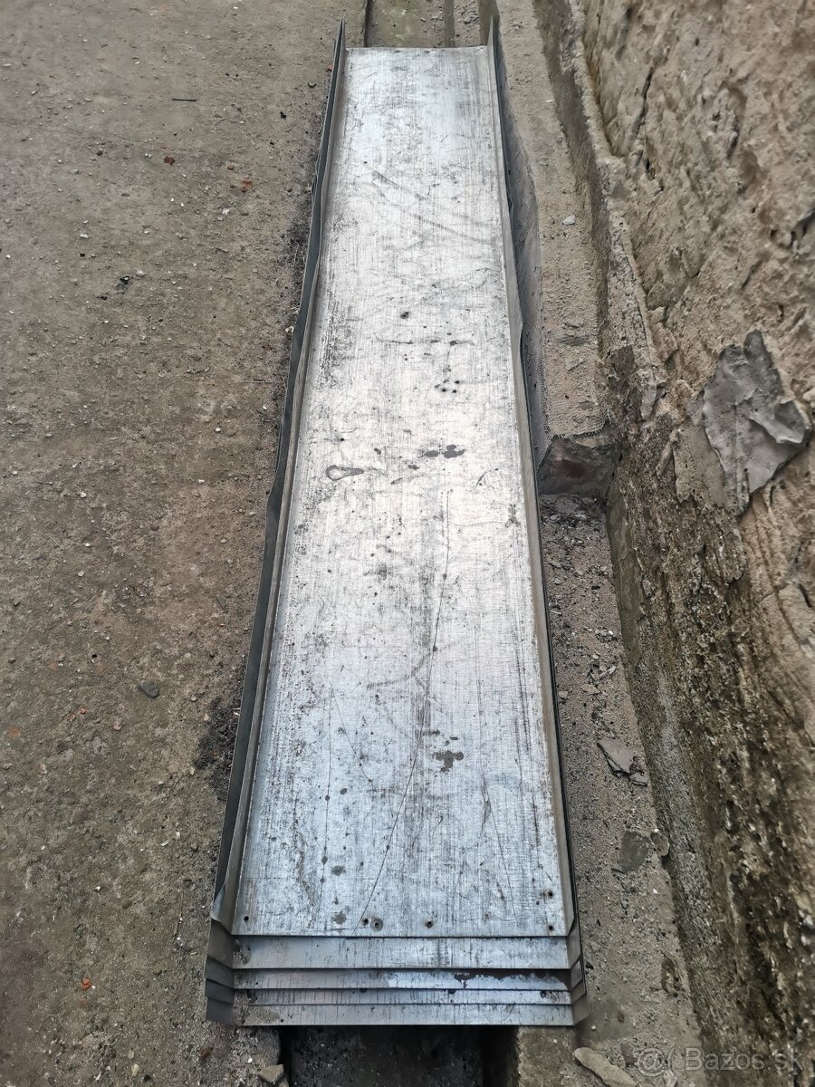 Plech v tvare U pozinkovaný - 2