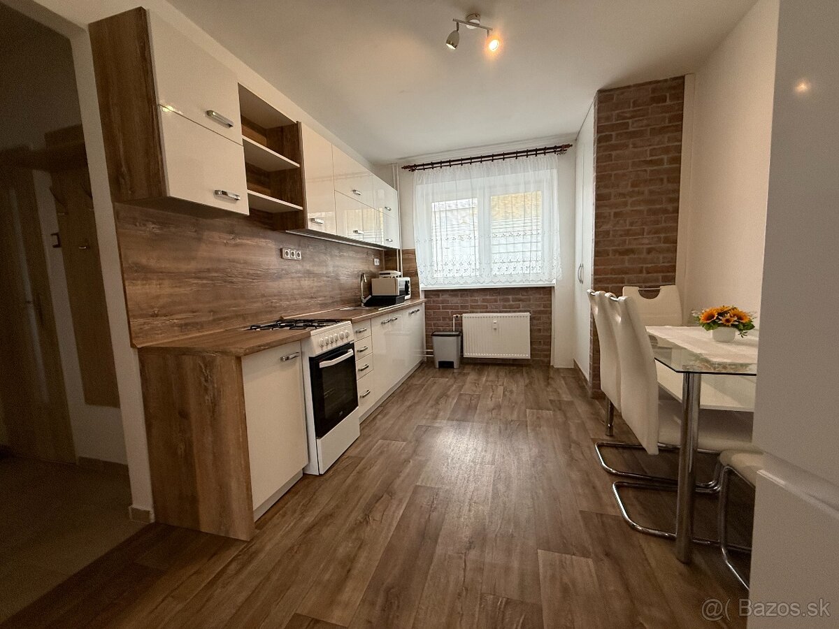 Prenájom 2 izbového bytu v centre Martina - 2