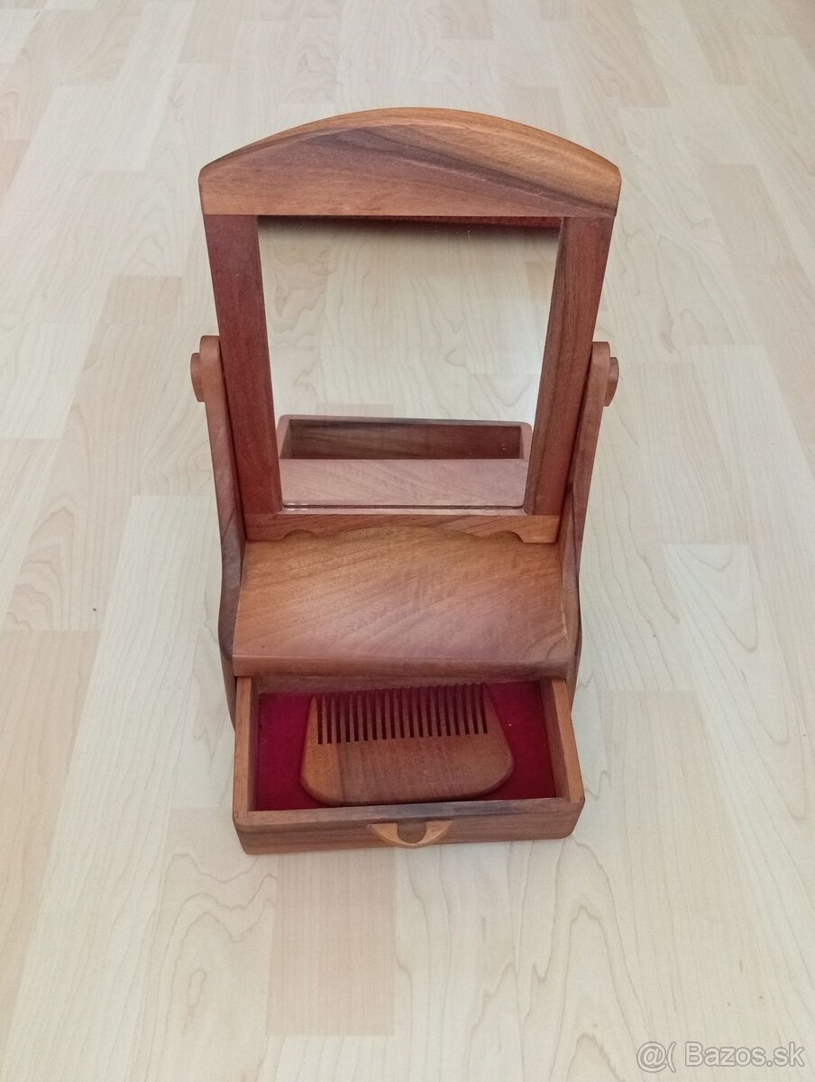 Mini toaletný stolík + hrebeň - 2