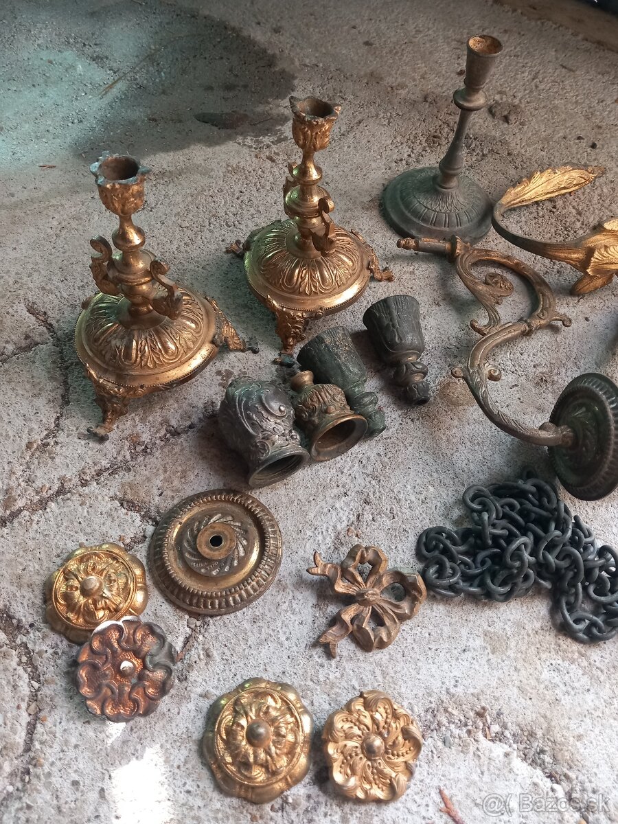 Starý svietnik a vaha - 2