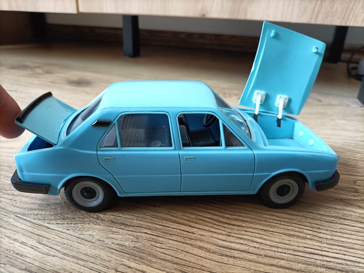 Skoda 120 kdn stare hracky - 2
