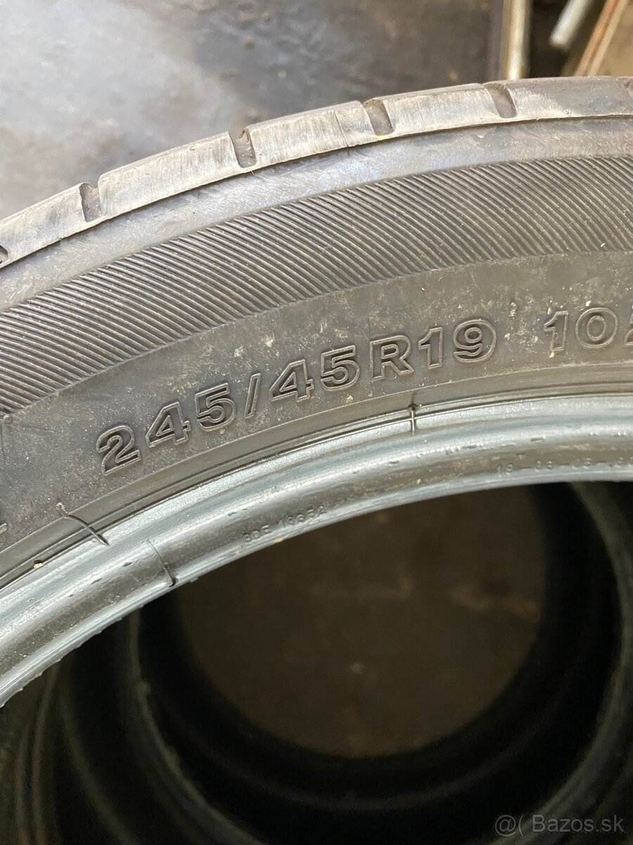 245/45/19 letné - 2