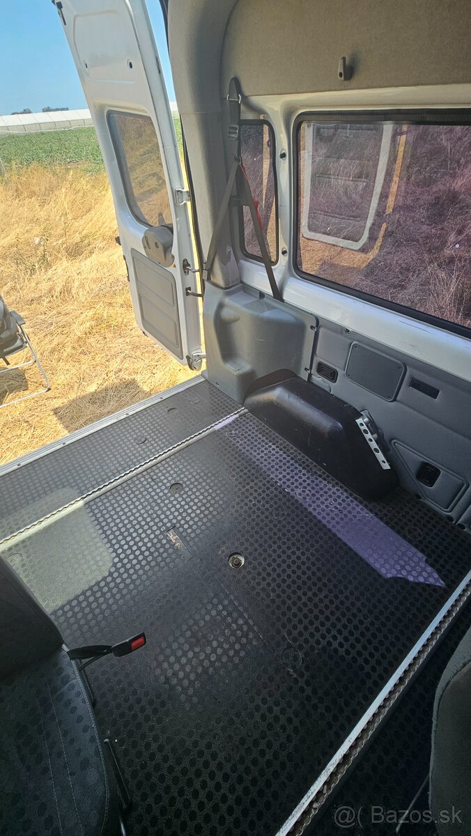 Kúpim lavicu na Ford transit bus - 2