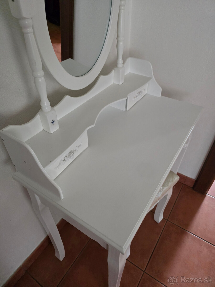 Detský kozmetický stolík - 2