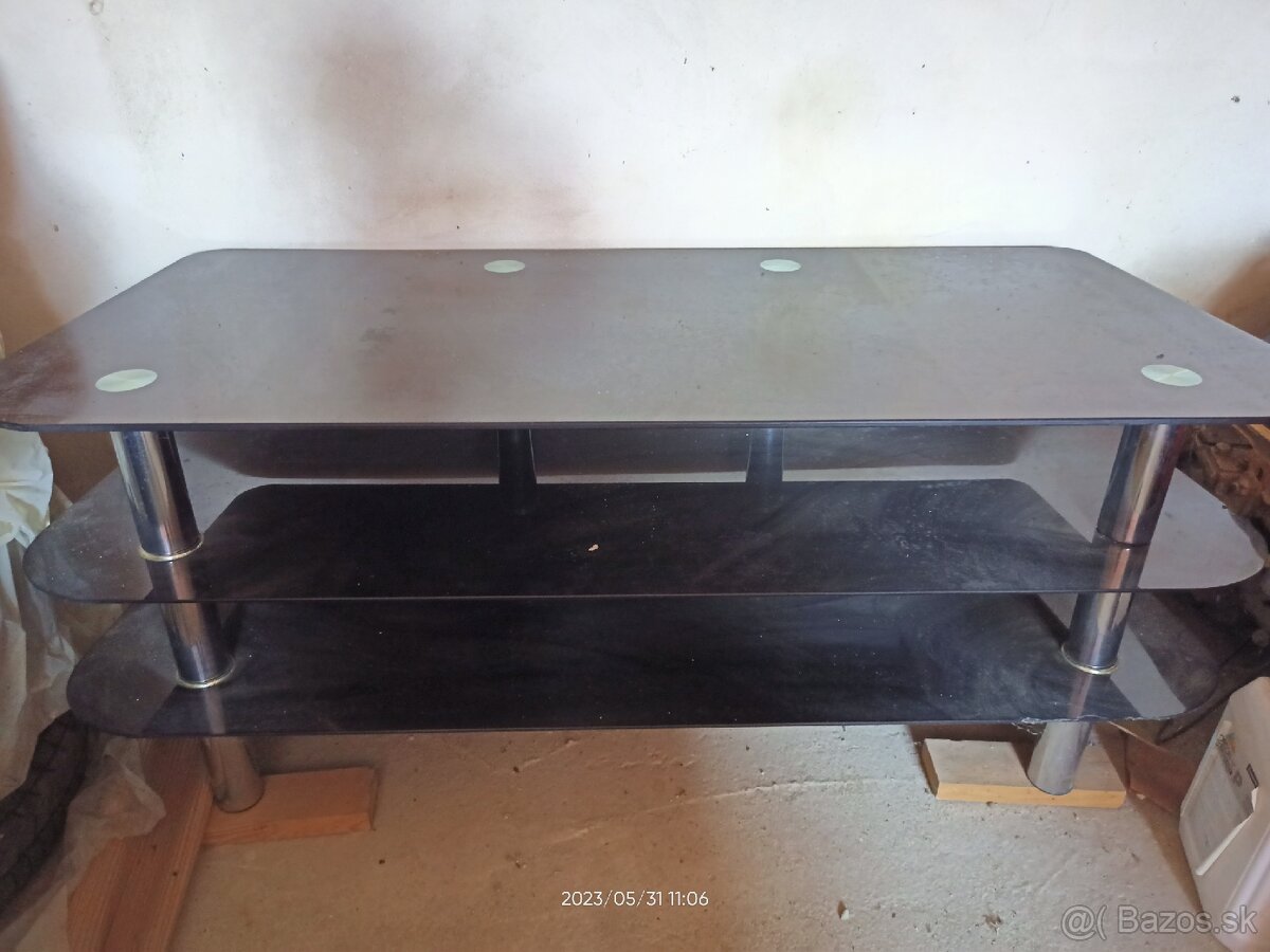 Sklenený stolík pod TV - 2