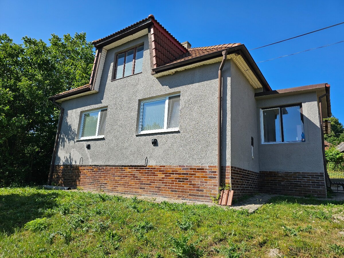 Slnečný dom s veľkým pozemkom a krásnym výhľadom pod horami - 2