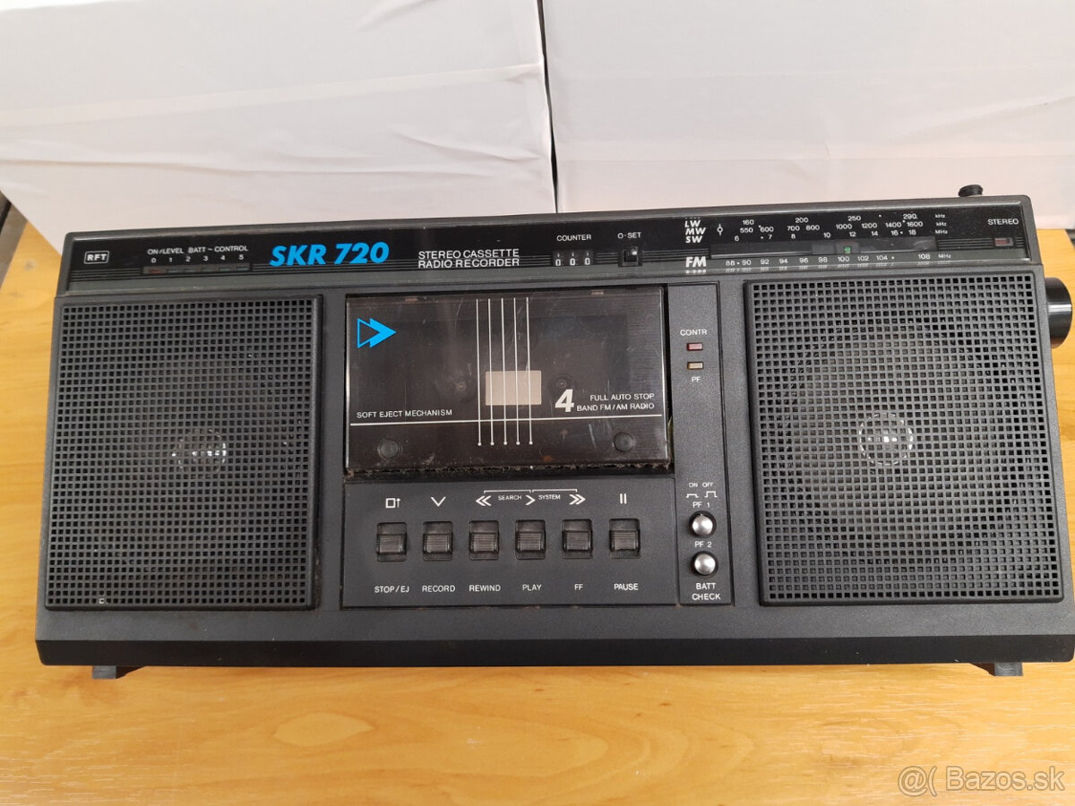 Kazetový magnetofon s radiom - 2