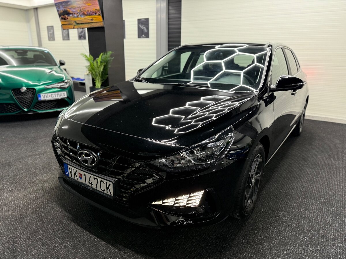 Hyundai i30 2022 1.5dpi atmosféra 81kw benzín FAMILY 1majitľ - 2