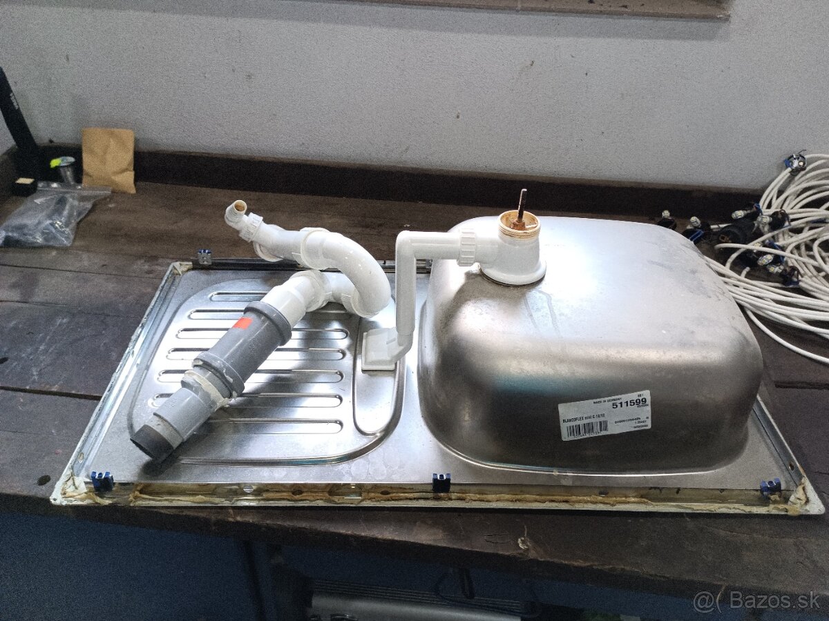 Nerezový drez s odkvapkavacom so sifónom - 2