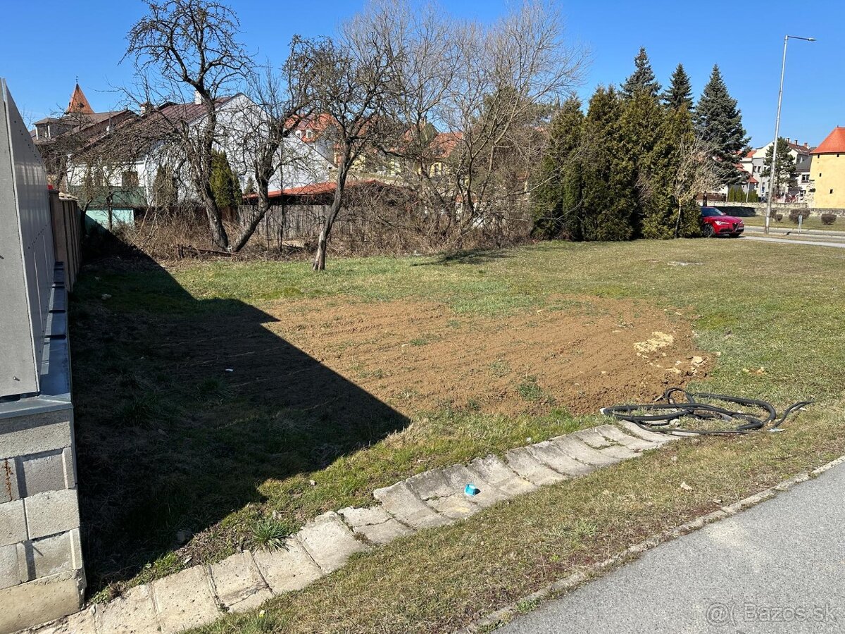 STAVEBNÝ POZEMOK V CENTRE MESTA - 2