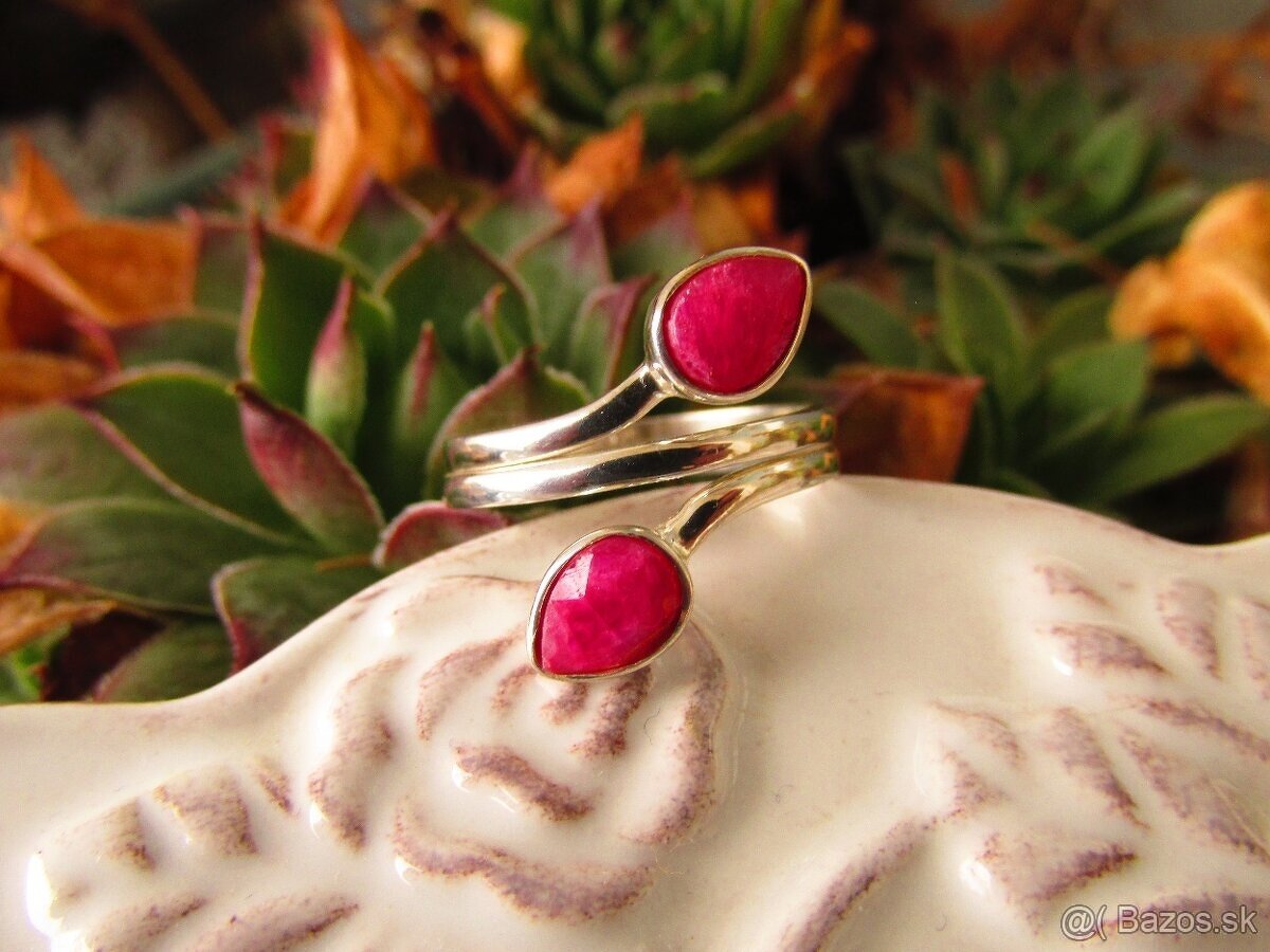 Ponúkam krásny dámsky strieborný prsteň. - 2