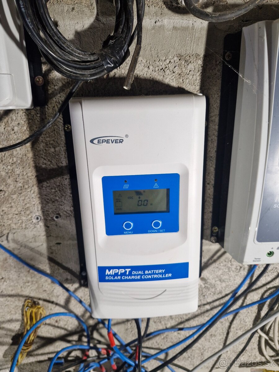 Solárny regulátor napätia 12/24 - 2