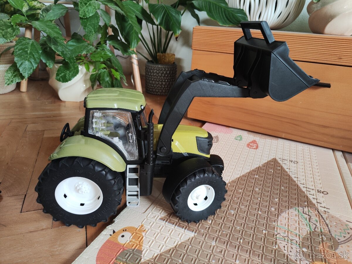 Traktor s vlečkou a prednou lyžicou - 2