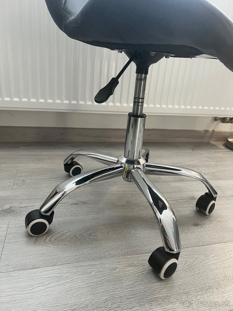 Otočná stolička na kolieskach - 2