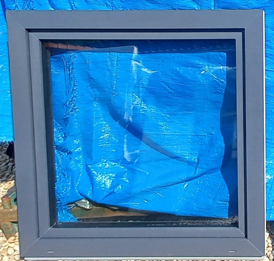 Predám okno 100x100 antracit/antracit trojsklo - 2