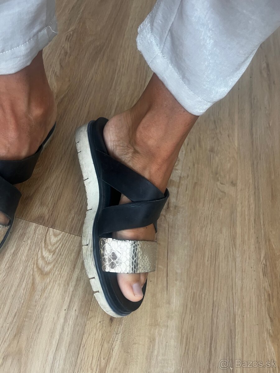 cierne kozenne slapky č. 39 - 2