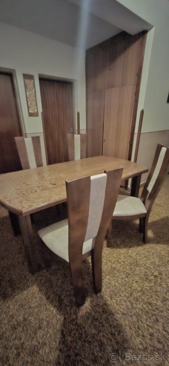 Jedalensky stôl so stoličkami - 2