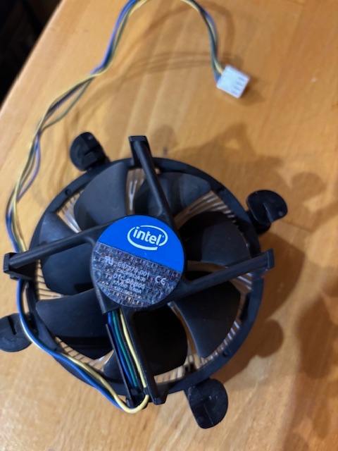 Procesor Intel i3 a chladič - 2