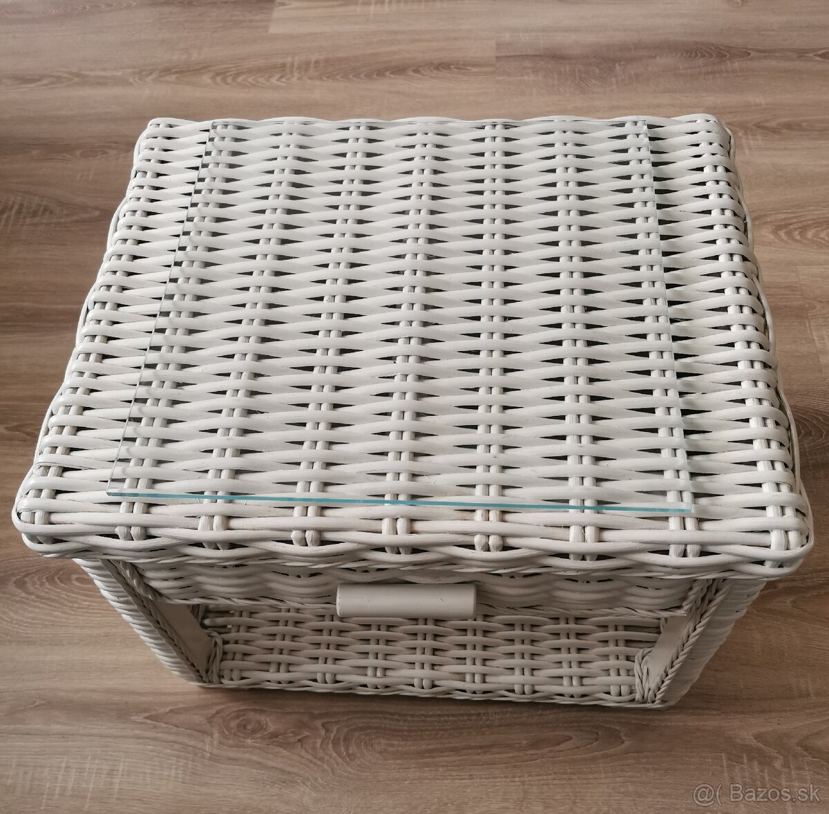 Nočný stolík biely ratan - 2