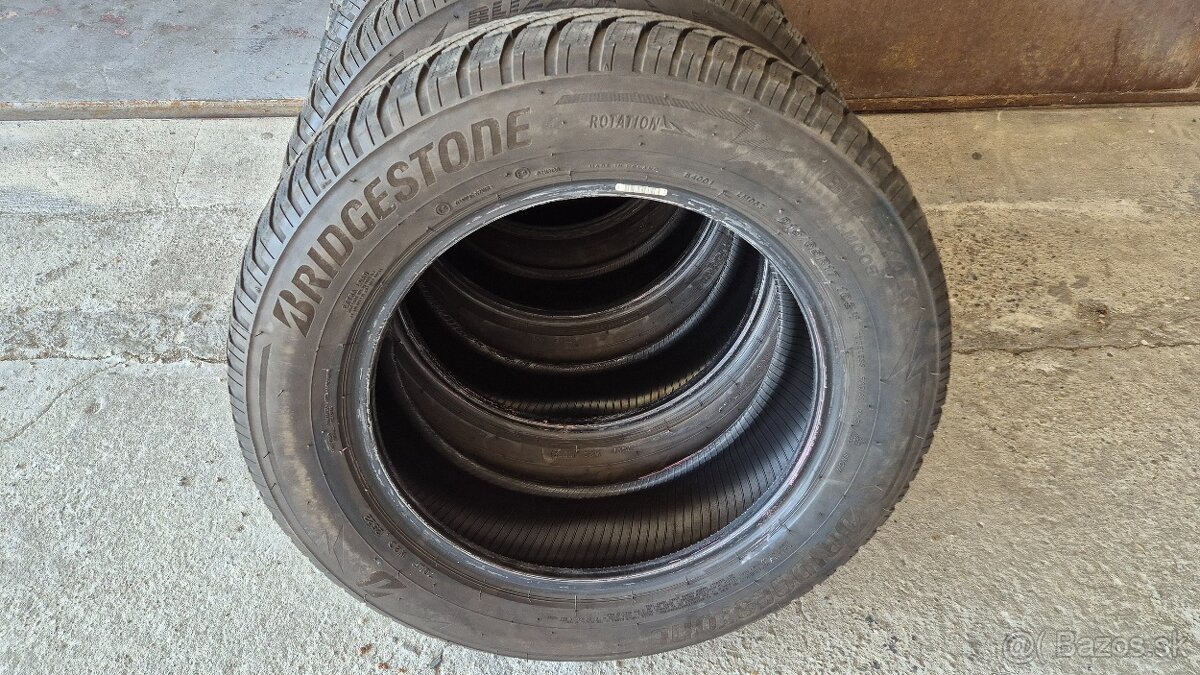 Predám zimné pneumatiky brigdestone 215/65r17 - 2