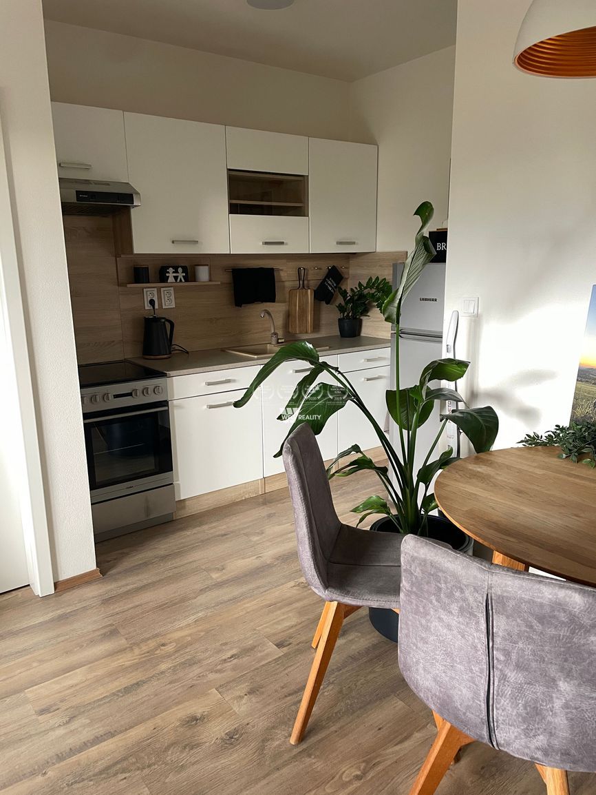 Na prenájom 2-izbový byt s veľkou terasou a parkovacím miest - 2