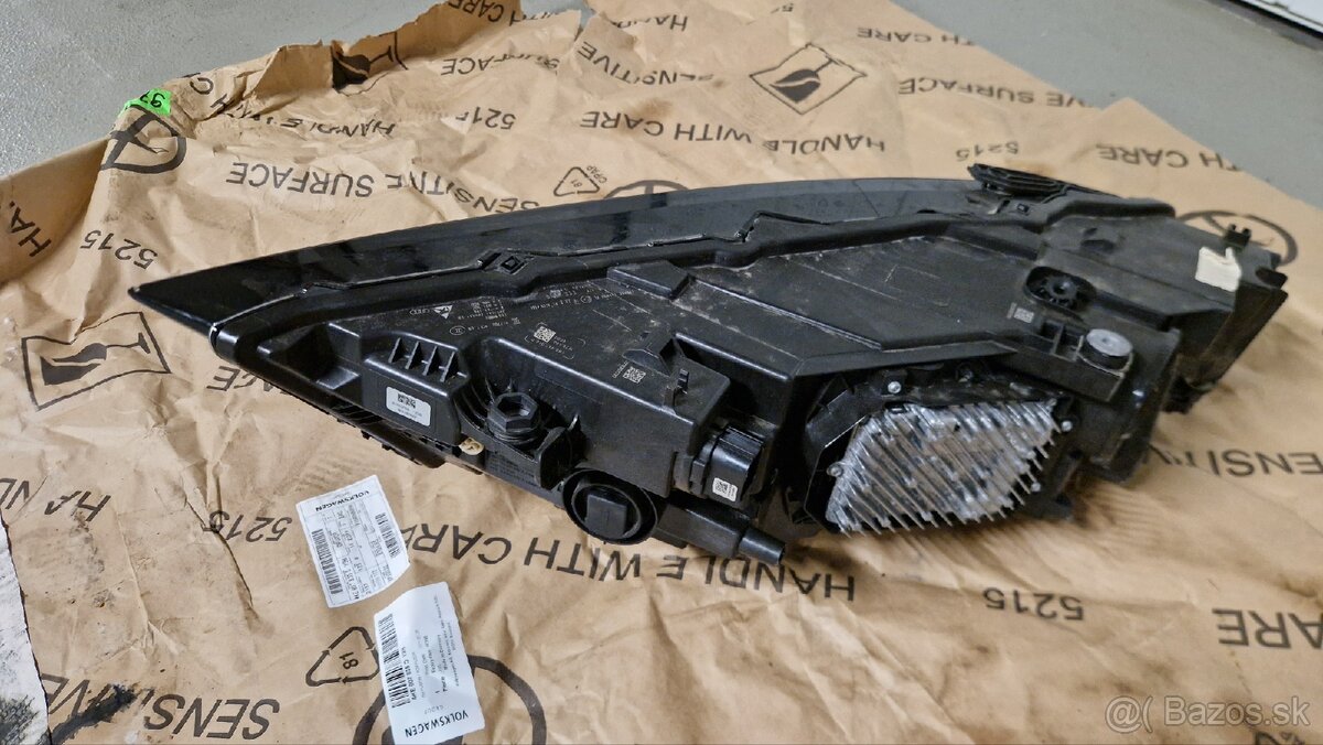 Práve predné svetlo na audi Q7 4m lift - 2