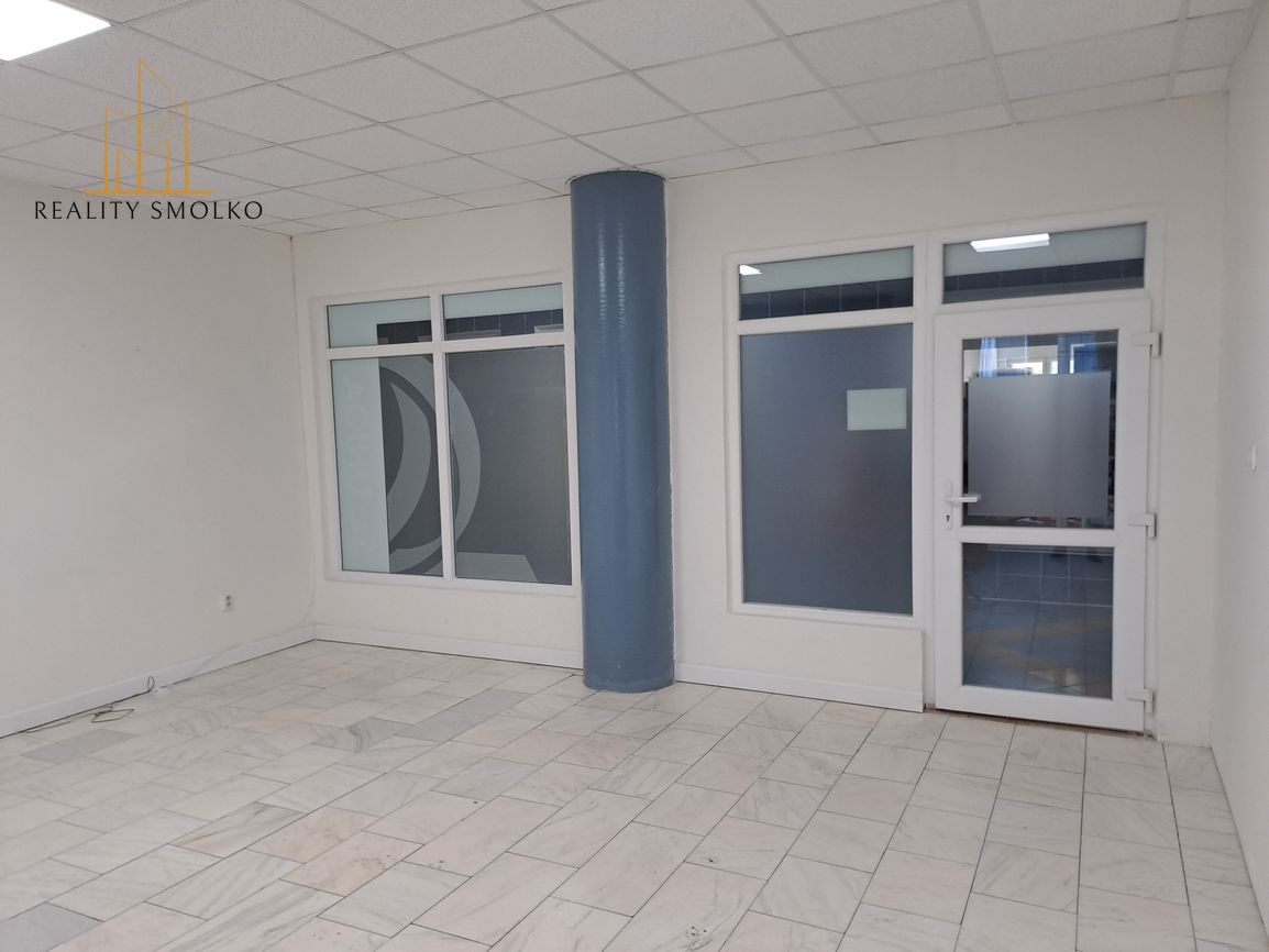 Prenájom kancelárskeho priestoru na Námestí slobody v Humenn - 2