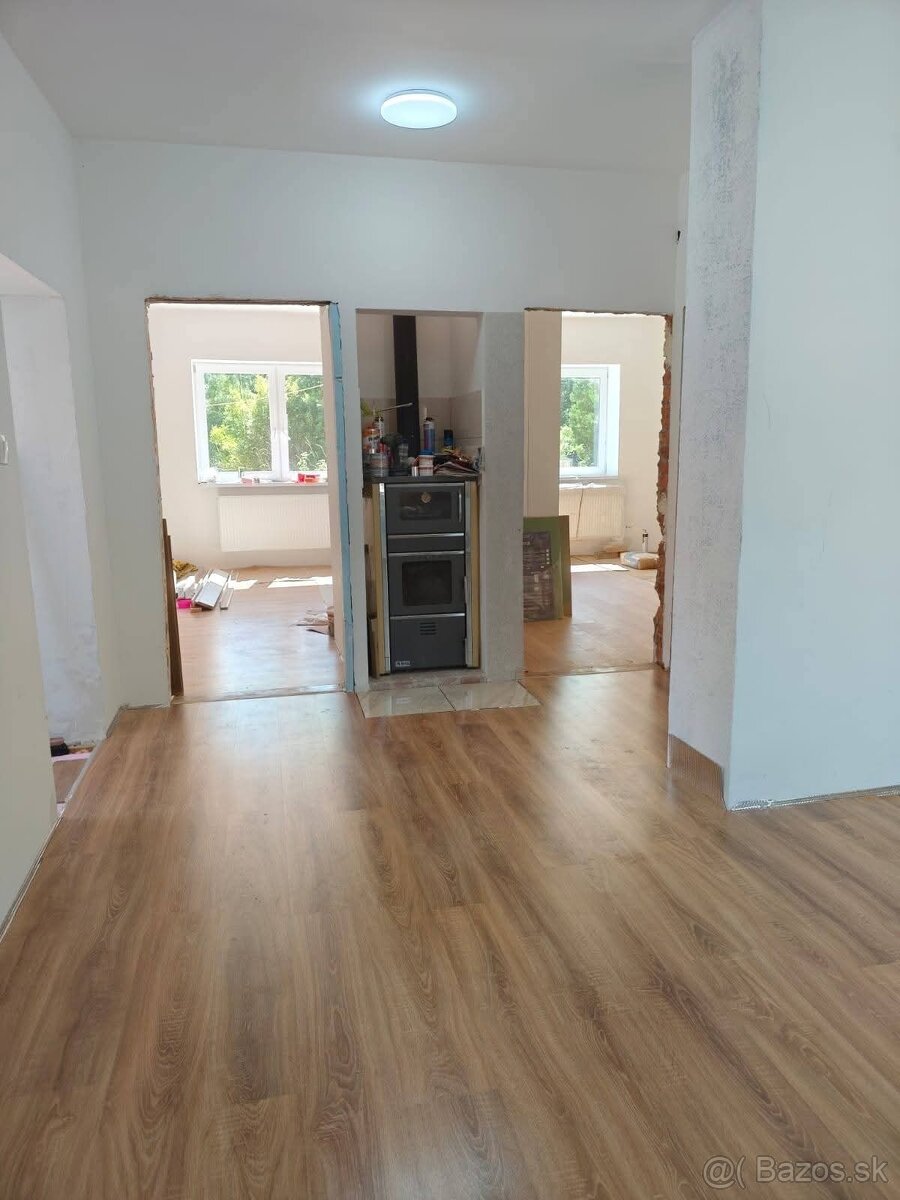 3-izbovy vidiecky dom na polosamote blizko Bratislavy - 2