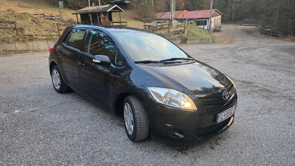 Toyota auris 2012 - 2