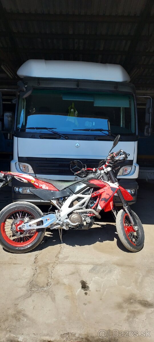 Aprilia sxv 450-....cena 2000€ - 2