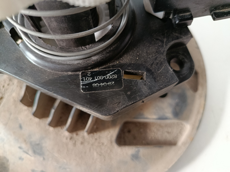 držiak kolesa Renault Clio IV 8200601401 50€ - 2