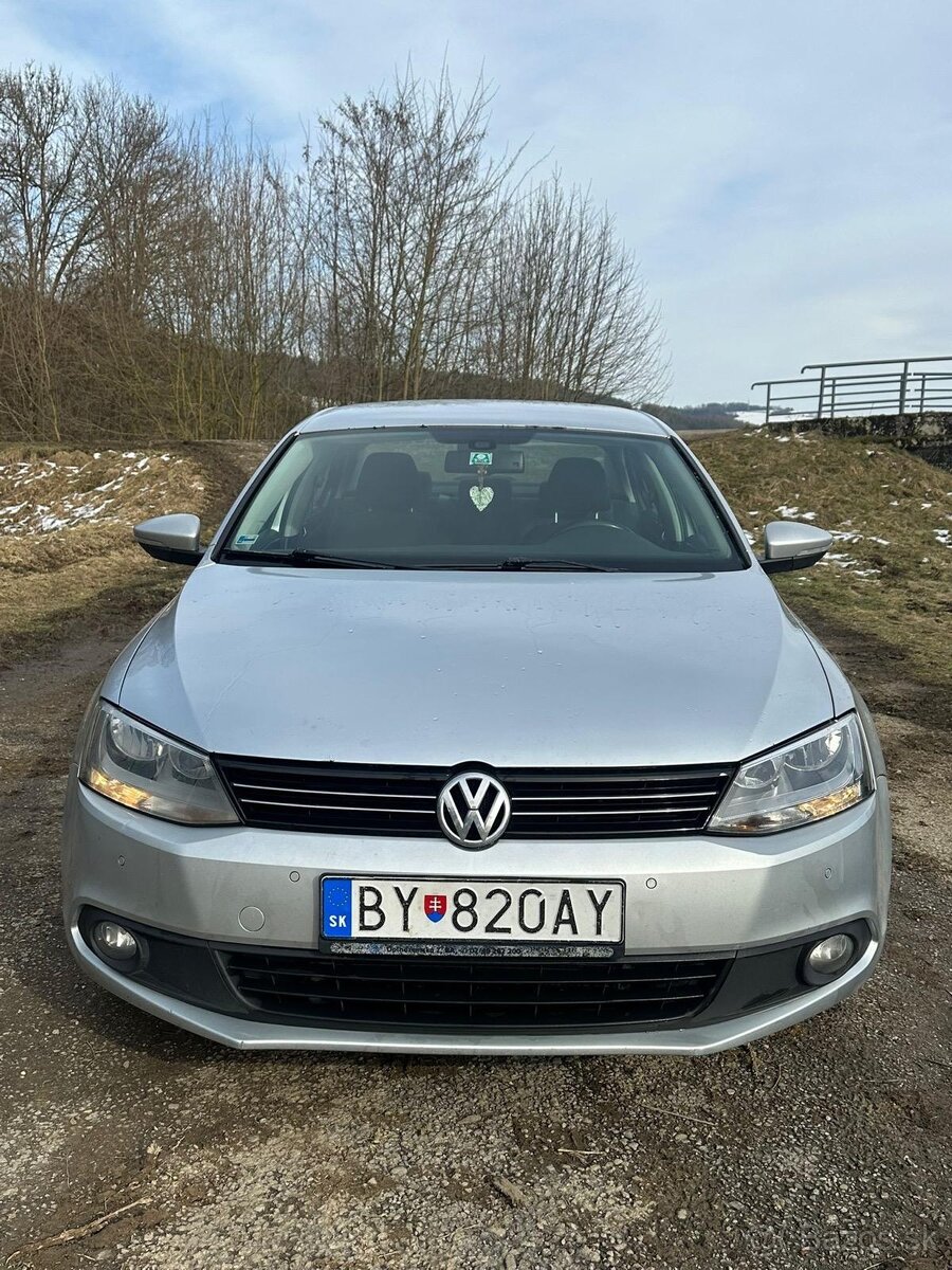 Volkswagen Jetta - 2