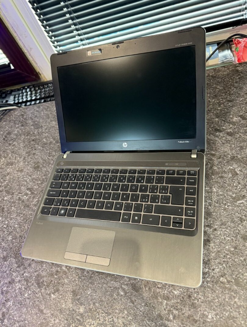 Notebook HP i3-2330M / 8 GB RAM / 250 GB SSD / LINUX MX - 2