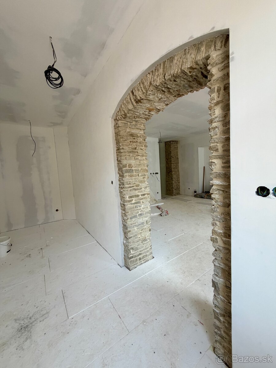 Dva 3izbové byty na námestí - 2