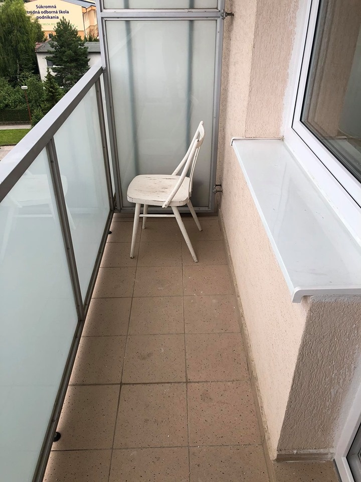 PREDÁM garsónku s balkónom v Senici - 2
