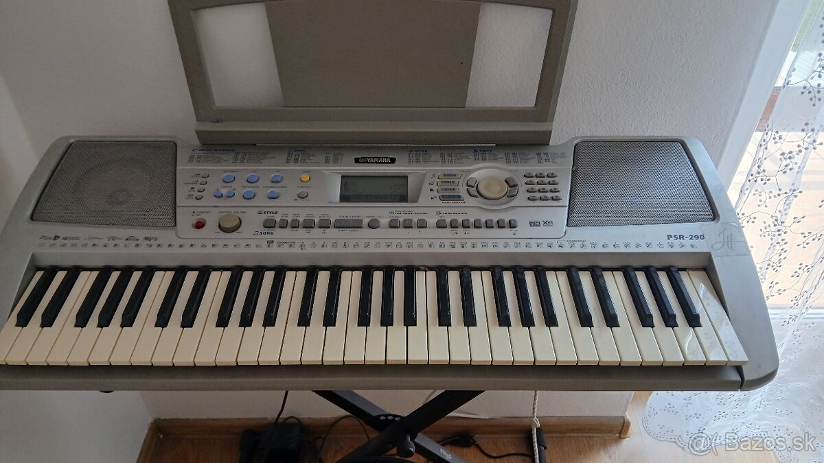 Keybord s prislusenstvom - 2