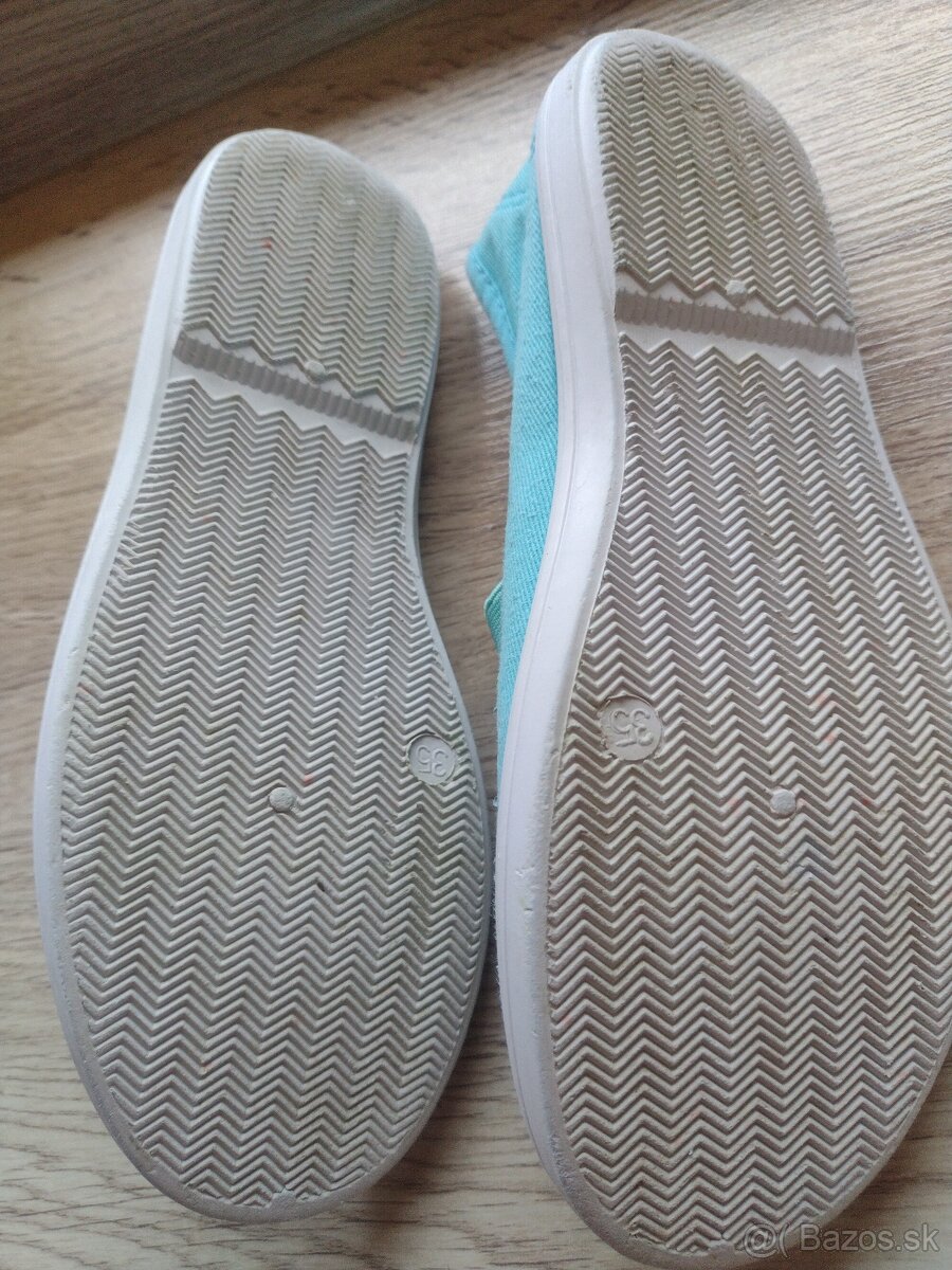 Cvičky/ plátenky, v. 35 - 2