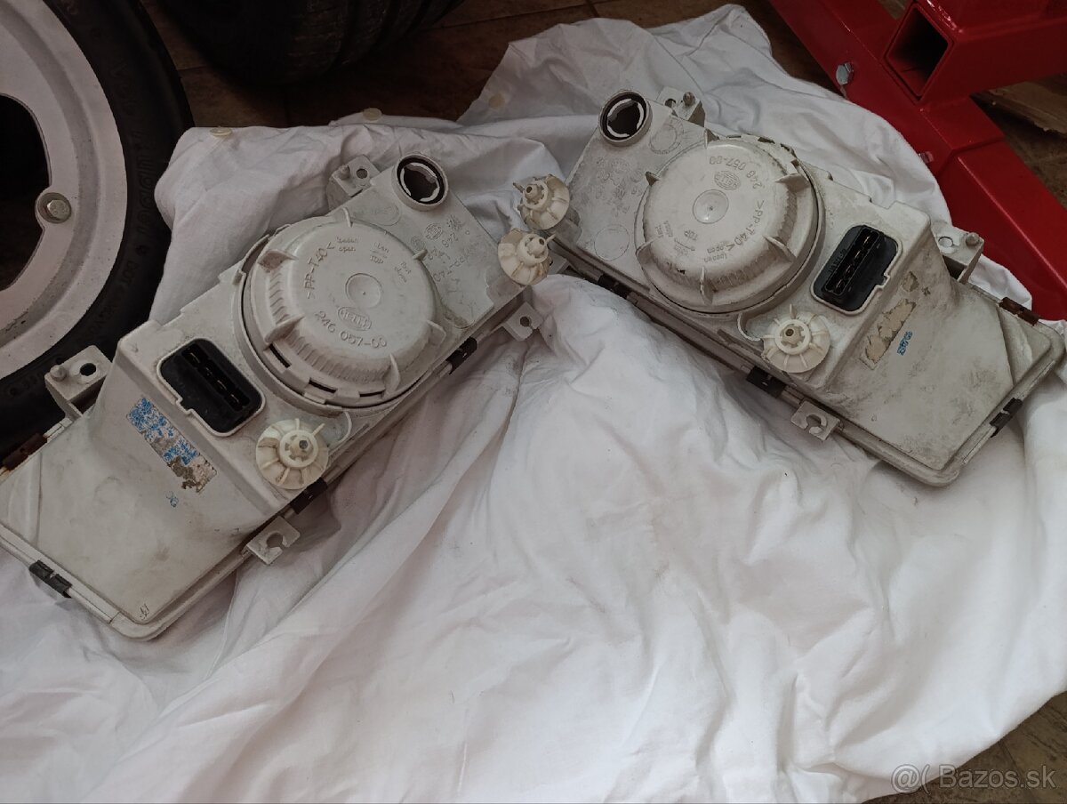 Predám predné svetlá škoda Felicia 1.3 1.6 1.9D - 2