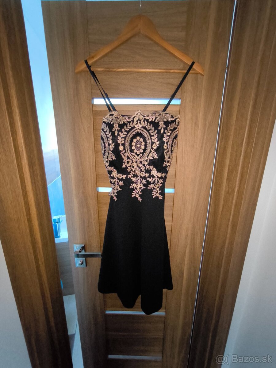 Krásne šaty s ornamentmi - 2