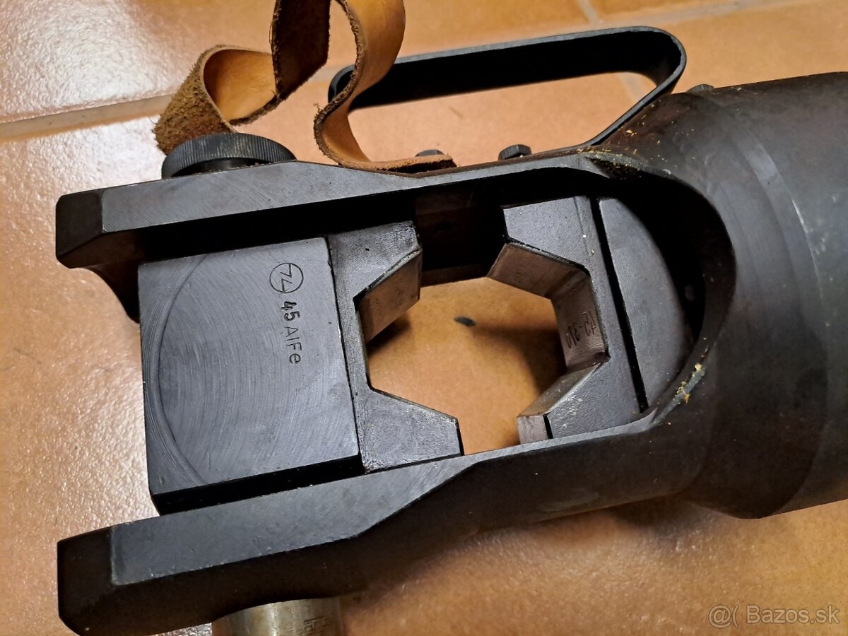 hydraulický lis - valec na káblové oká - 2