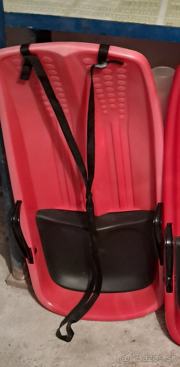 Ponukam sánky s operadlom . - 2
