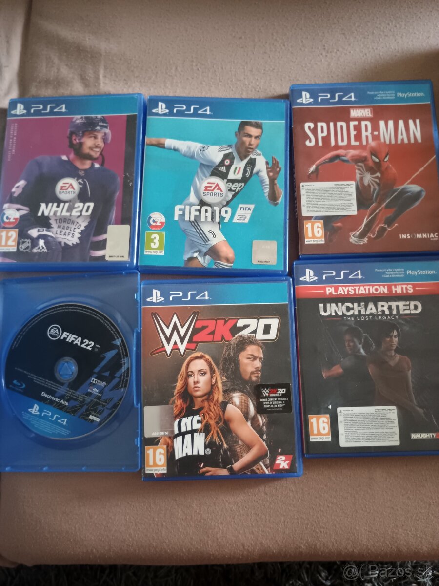 Predám PS4 - 2