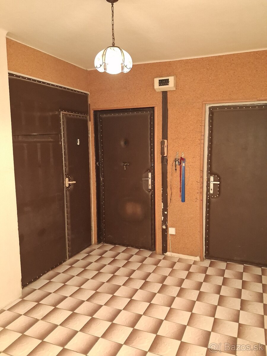 Predaj 3.5 izbový byt v centre Lucenca - 2