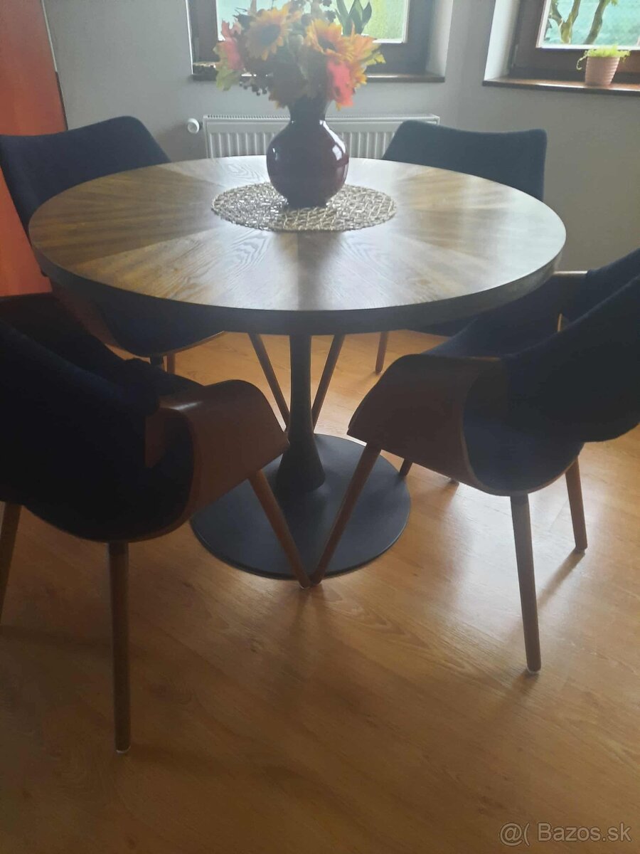 Jedálenský stôl a 4 stoličky - 2