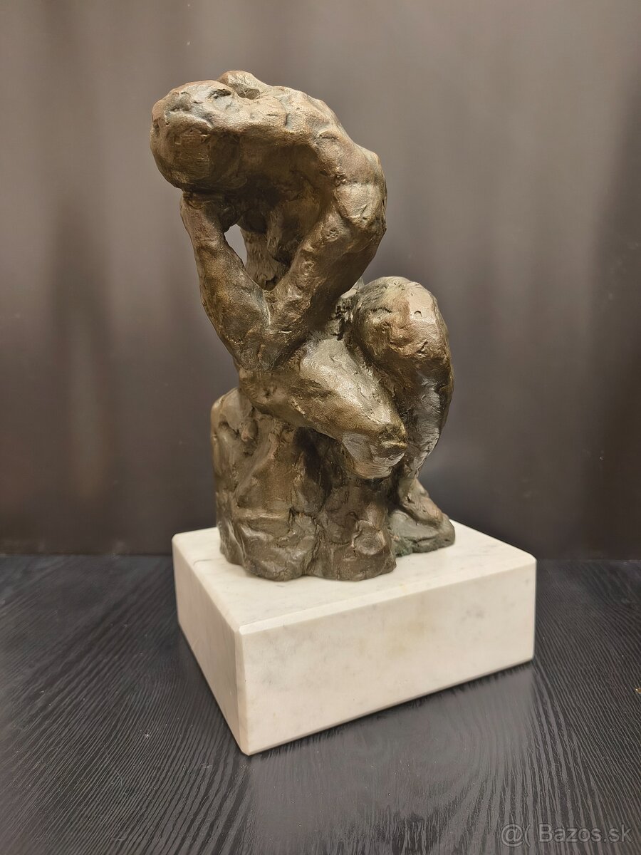 Bronzová socha naramore - 2