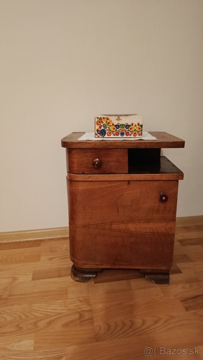 Starožitný nábytok - 2