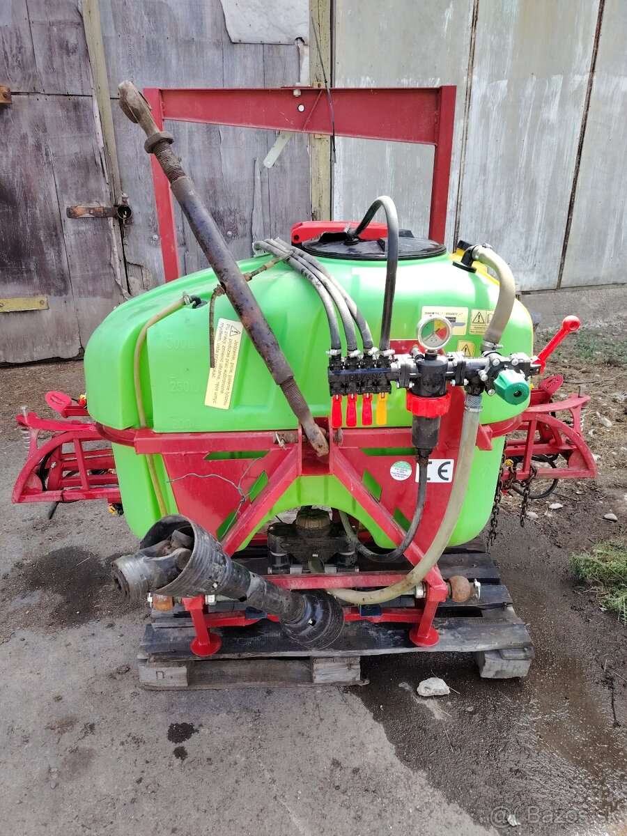 Plošný postrekovac za traktor - 2