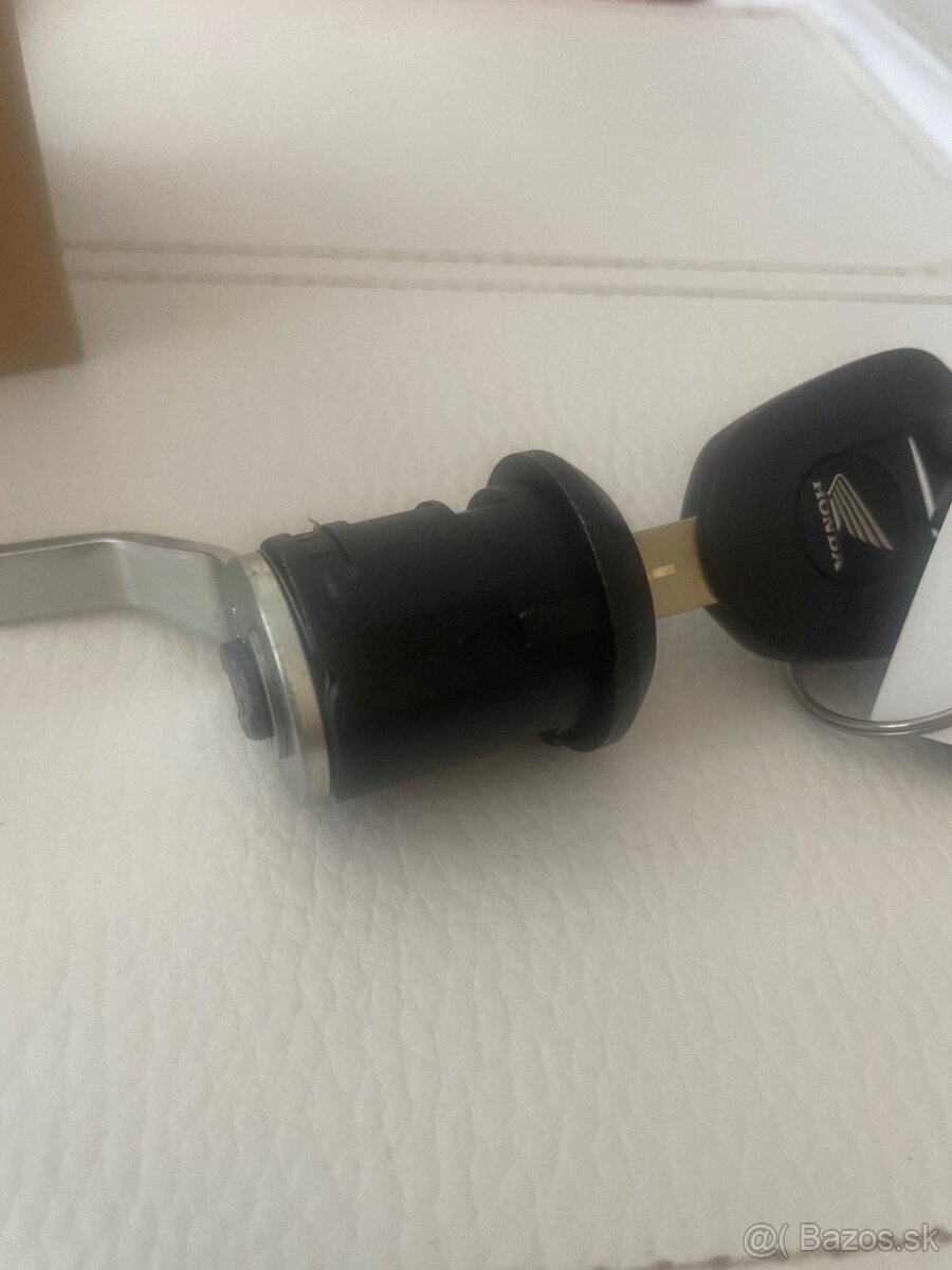 Zámok na kufre honda - 2