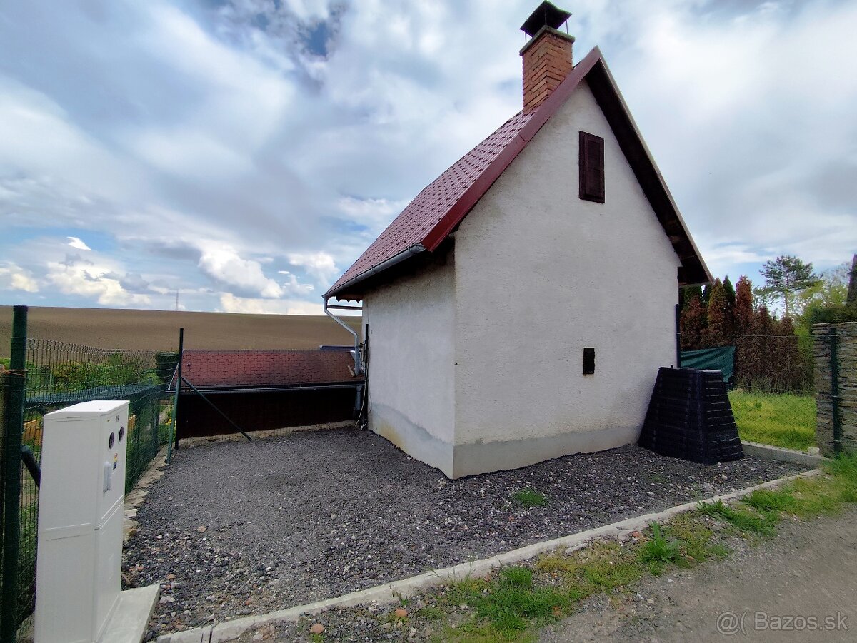 Na predaj záhradná chatka s bazénom a pozemkom v meste Holíč - 2