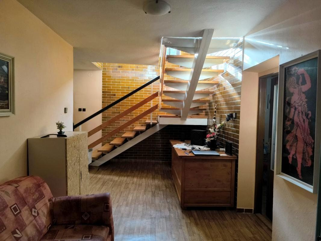 ZNOVU V PONUKE-PADNUTÁ REZERVÁCIA KRÁSNY ZAUJÍMAVO RIEŠENÝ - 2